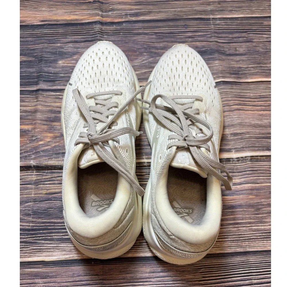 Brooks Ghost 14 NYC Running Shoes Womens 8 Cream Oyster Walking Comfort